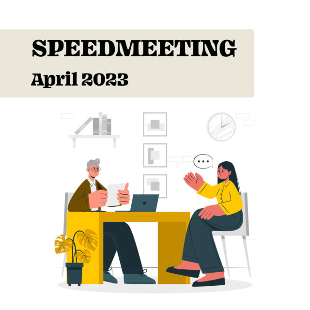 Ein Mann sitzt hinter dem Schreibtisch am Laptop. Ihm gegenüber sitzt eine Frau. Beide unterhalten sich. Darüber prangt der Schriftzug "Speedmeeting April 2023".